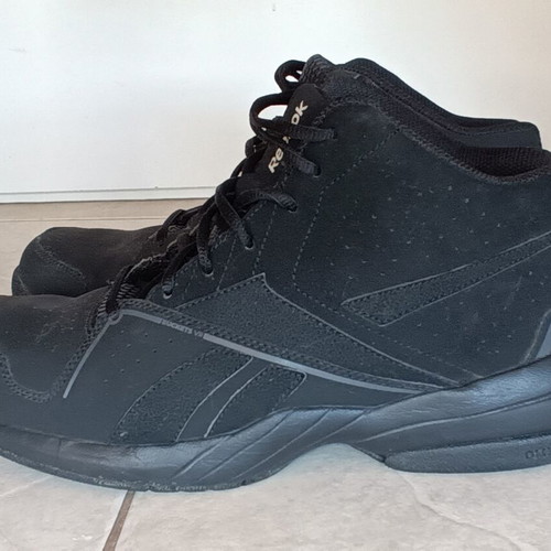 Reebok men's athletic boots size 44 like new, black