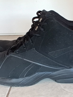 Reebok men's athletic boots size 44 like new, black