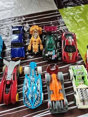 Hot Wheels 9 cars set, includes police toy gift