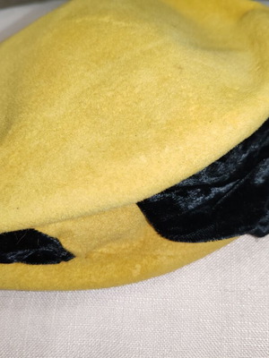 Women's handmade hat used, size M
