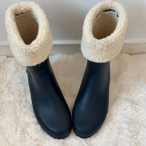 Aigle women's rain boots like new, size 40, natural rubber with fur