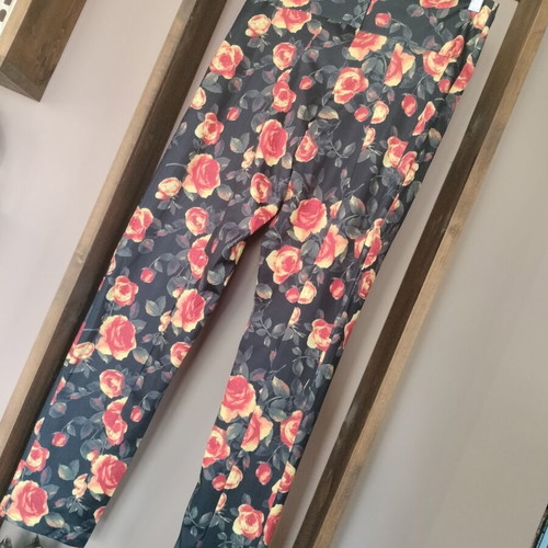Elastic pants with back zipper, like new, size L, multicolor
