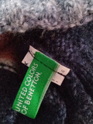 Benetton hat like new with colorful scarf gift size S