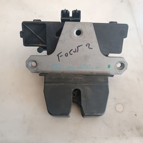 Trunk Lock for Toyota Yaris '06-'11 like new, code 3M51-R422A66-AP