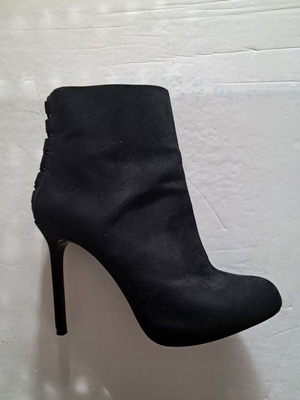 Women's black high-heeled ankle boots like new, size 40