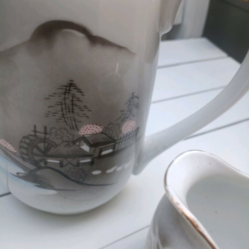 Antique teapot and milk jug like new 1960