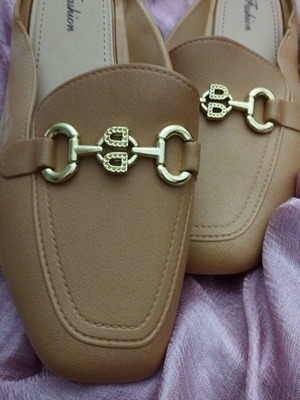 παπούτσια γυναικεία slip on χρώματος μπεζ νούμερο 40 καινούργια