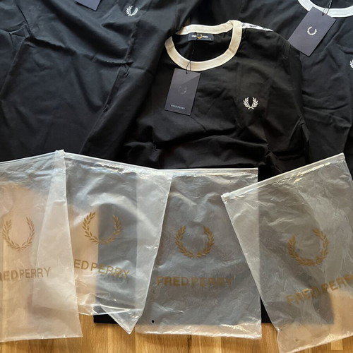 Fred Perry t-shirt like new, sizes S-M-L, black and white