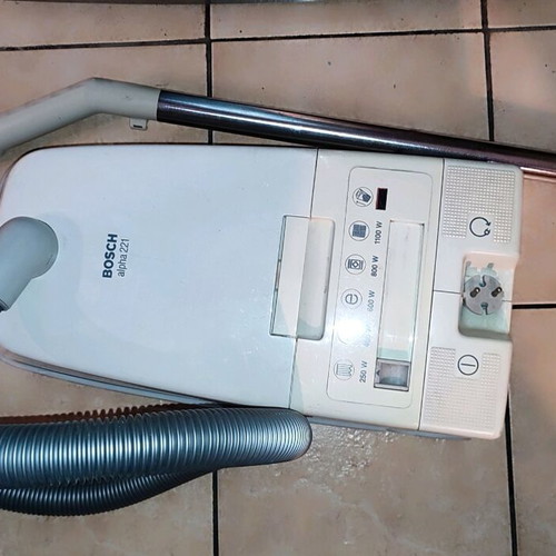 Bosch vacuum cleaner 1100Watt like new