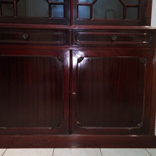 Showcase scrinio used