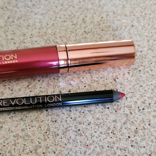 Revolution Beauty Retro Lux Metallic "Regent" lip set like new