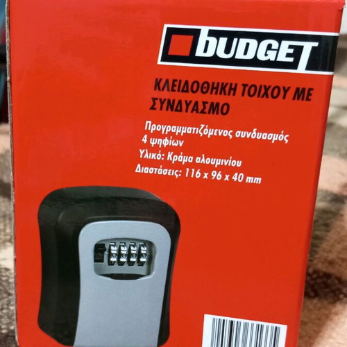Wall key safe with 4-digit combination new, closed in box