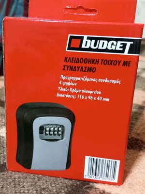 Wall key safe with 4-digit combination new, closed in box