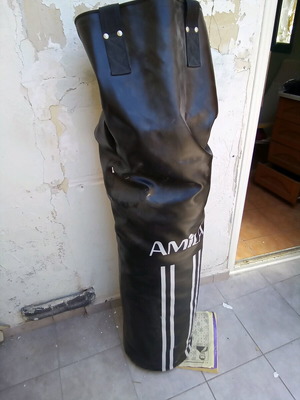 Boxing bag new, 1.40 m height, empty with accessories