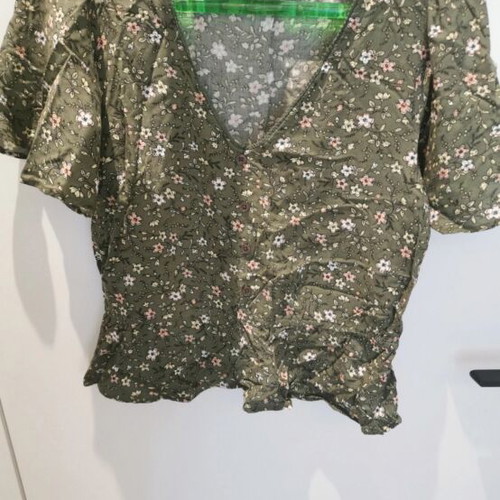 Attrattivo short-sleeve blouse medium green like new