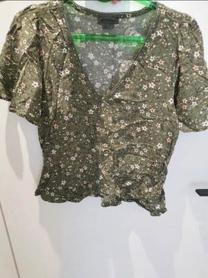 Attrattivo short-sleeve blouse medium green like new