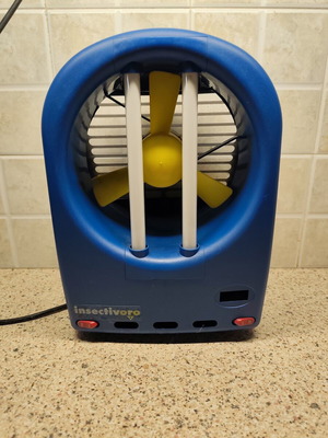 Moel electric insect trap used