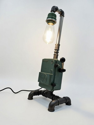 Φωτιστικό γραφείου βιομηχανικού στυλ καινούργιο από σιδερένιους σωλήνες ύδρευσης