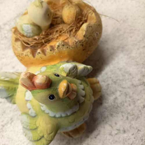 Ceramic decorative hen with nest and chick like new