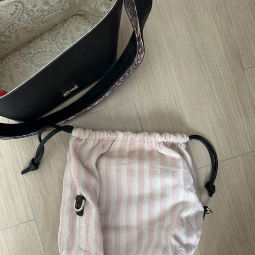 Axel bag like new, crossbody, black and pink