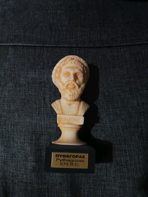 Pythagoras figurine like new