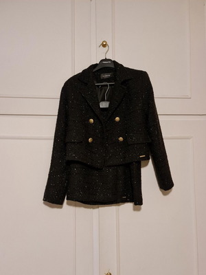 Le Vertige women's suit set black like new, size 1