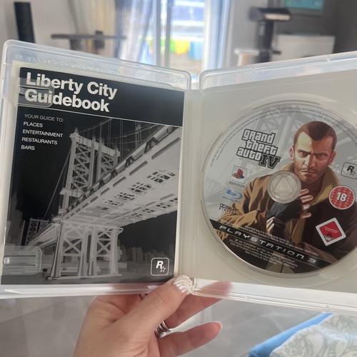 Grand Theft Auto IV PS3 game like new with Los Santos map