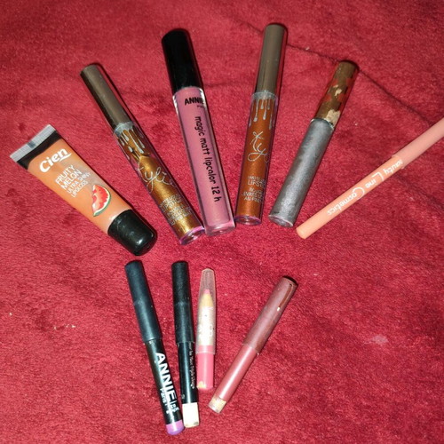 Makeup set used, 10 pieces