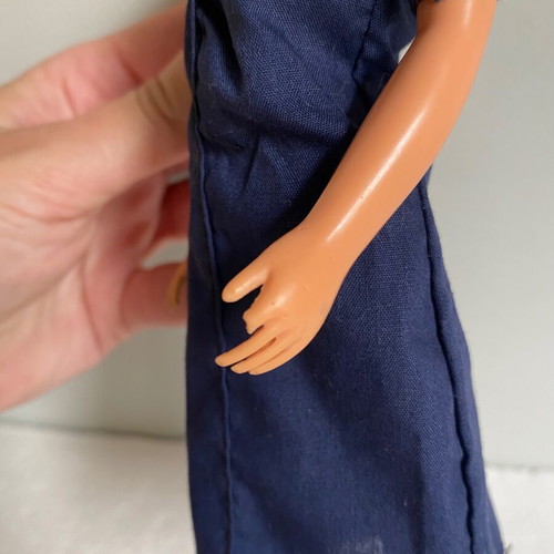 Vintage Sindy Pedigree doll used for repair or parts