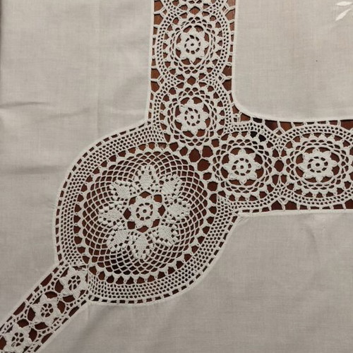 Linen tablecloth with lace and embroidery, unused, 2x1.60 with 6 napkins