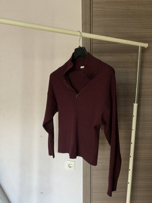 Oysho burgundy daily turtleneck sweatshirt M like new