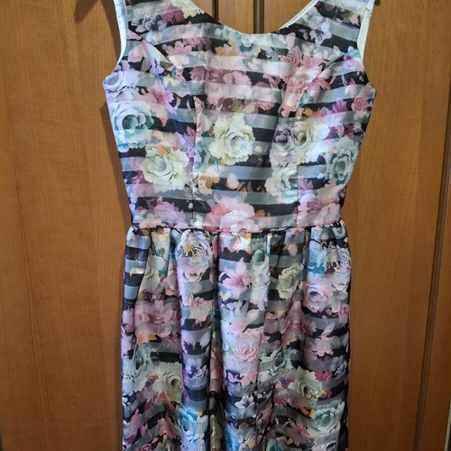 Abiye floral dress size M, like new