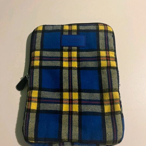 Tablet case 10 inch Pull & Bear like new, checkered