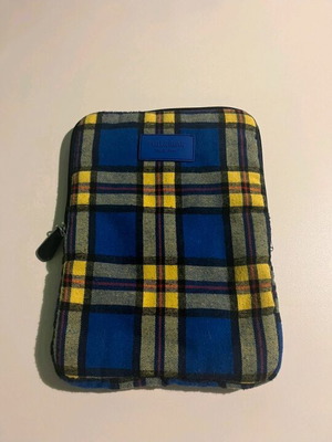 Tablet case 10 inch Pull & Bear like new, checkered