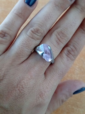 Ring with pink stone like new