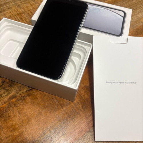 Apple iPhone XR 64 GB white like new with new battery