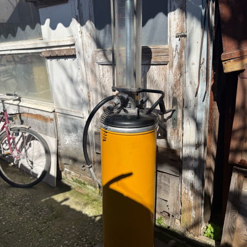 Rolli D6/5A Horn Flensburg oil and gasoline pump like new with glass container