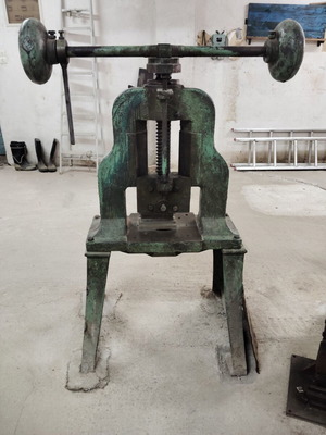 Πρεσσα χειροκίνητη με καλούπι 25 τόνους.. τιμή συζητήσιμη