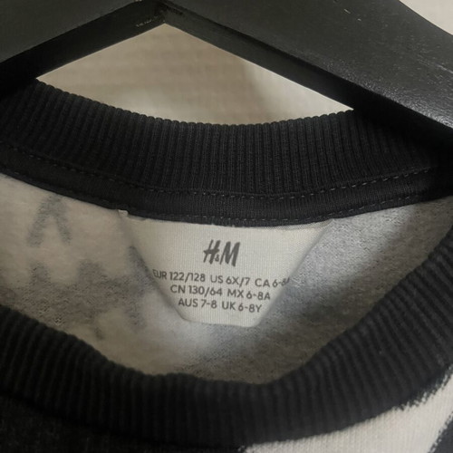 H&M boy sweater size 122/128 black and white