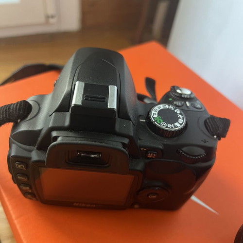 Nikon D60 camera kit used with 18-105mm VR lens, 2 batteries, cards, bag