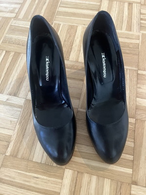 Kalogirou black leather pumps with wooden heel like new, size 38