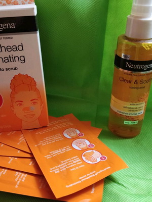 Neutrogena cosmetic set scrub and facial toner new