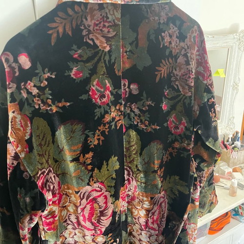 Velvet coat used with buttons and belt multicolored