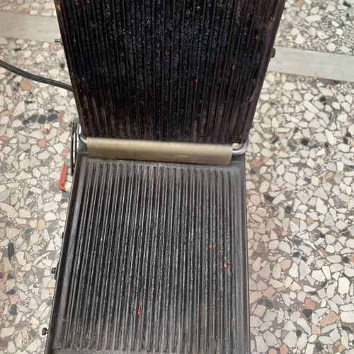 Cast iron professional sandwich maker used for catering