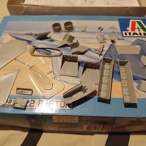 Italeri F-22 Raptor 1/48 scale model kit