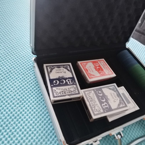 Card game suitcase with 4 decks and chips new