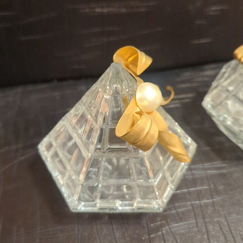 Decorative vases like new with gold bow and pearl