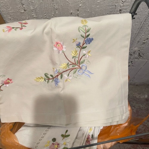 Decorative woven linens like new, pack of 30+ pieces
