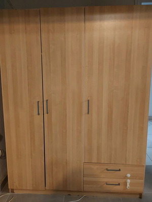 Τριφυλλη ντουλάπα IKEA, μεταχειρισμένη, λειτουργική με φθορές