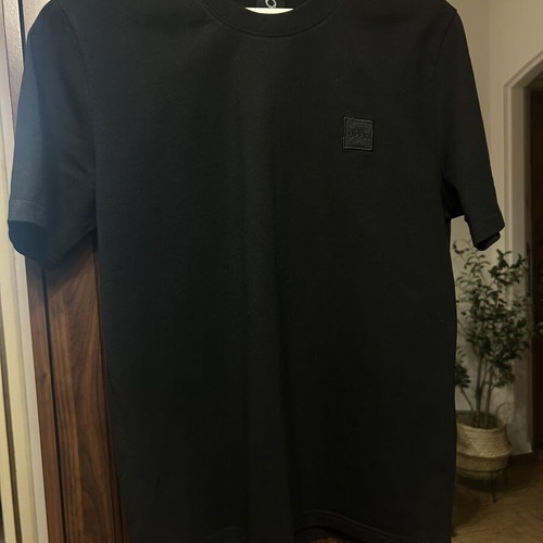 Boss men's black T-shirt, size M